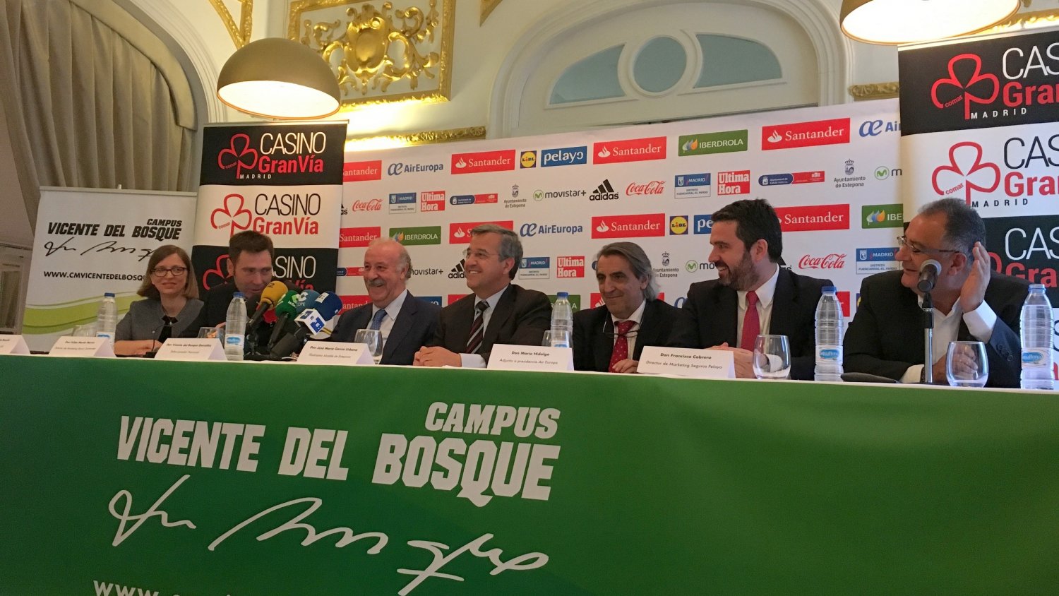 El alcalde de Estepona y el seleccionador nacional Vicente del Bosque presentan la IV edición de su Campus de Verano