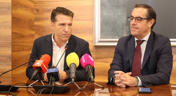 La Junta se compromete a ampliar la guardería de Torrox