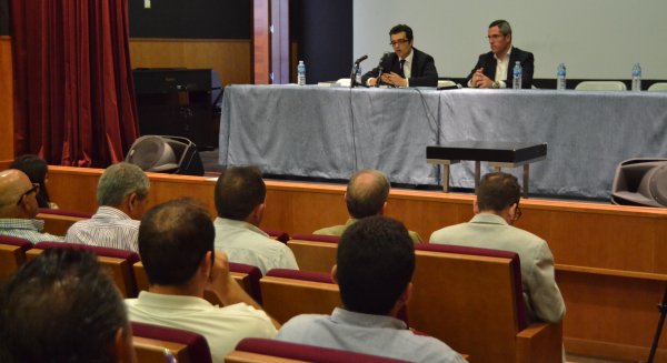 La Tenencia de Alcaldía de La Cala de Mijas acoge la charla sobre corrupción en los partidos políticos en democracia