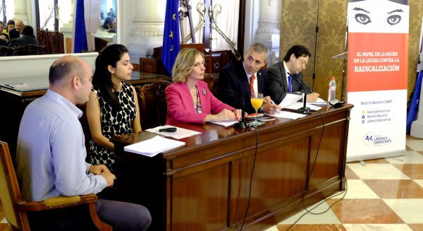 Beatriz Becerra: “Es necesario convertir a las mujeres en auténticos agentes de cambio contra el yihadismo”
