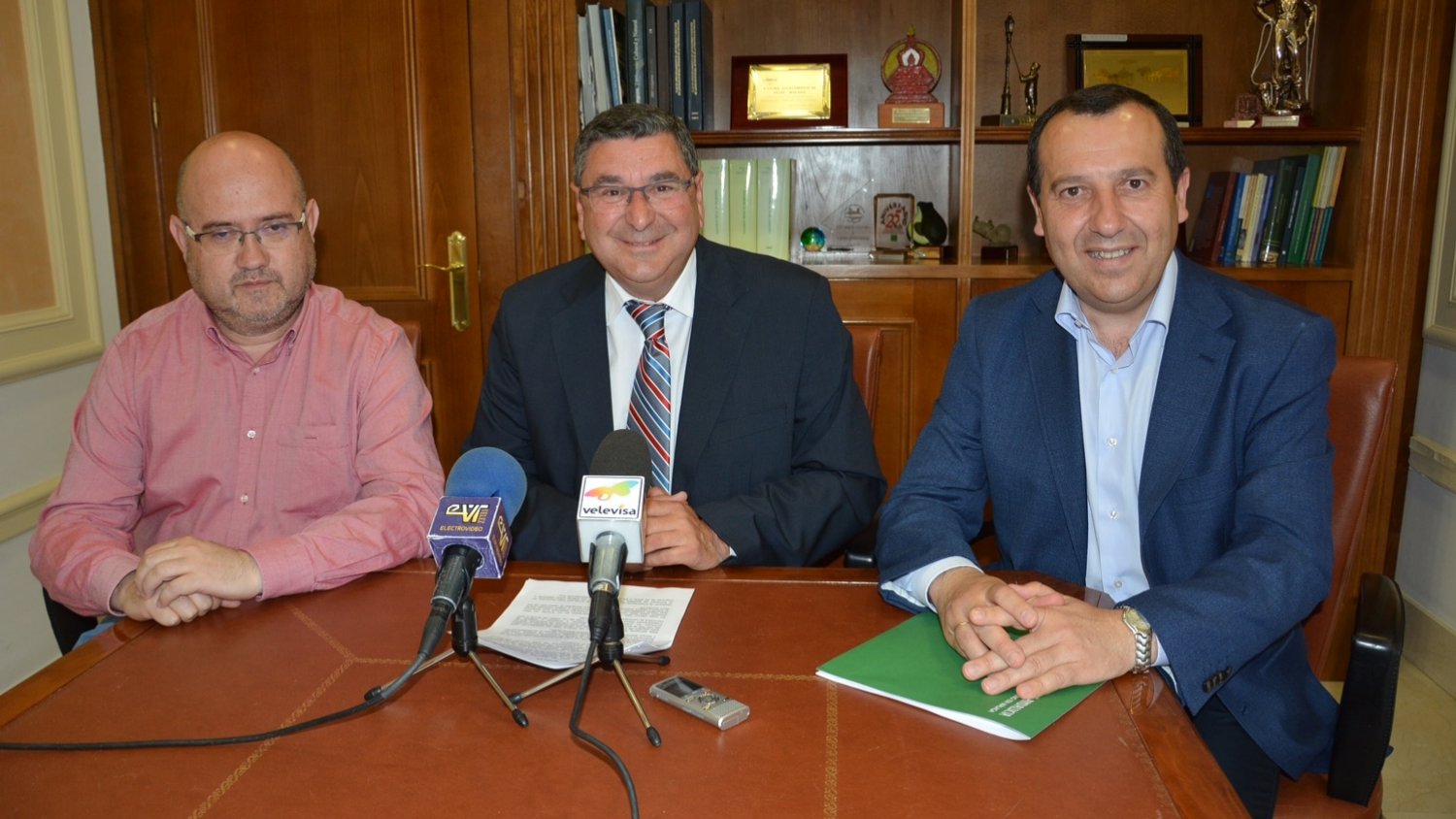 La Junta destina 336.000 euros en ayudas a la contratación y a los suministros mínimos vitales al Ayuntamiento de Vélez-Málaga