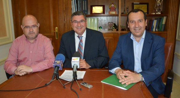 La Junta destina 336.000 euros en ayudas a la contratación y a los suministros mínimos vitales al Ayuntamiento de Vélez-Málaga