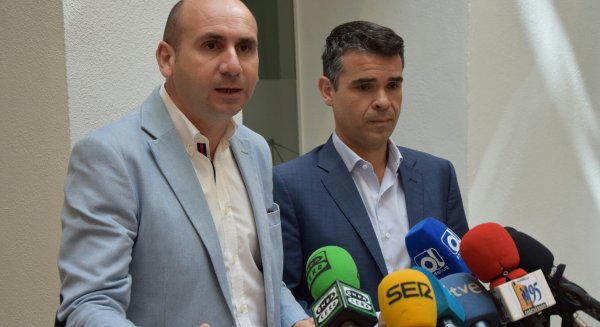 Conejo asegura que en Andalucía la derecha más radical y la extrema izquierda 