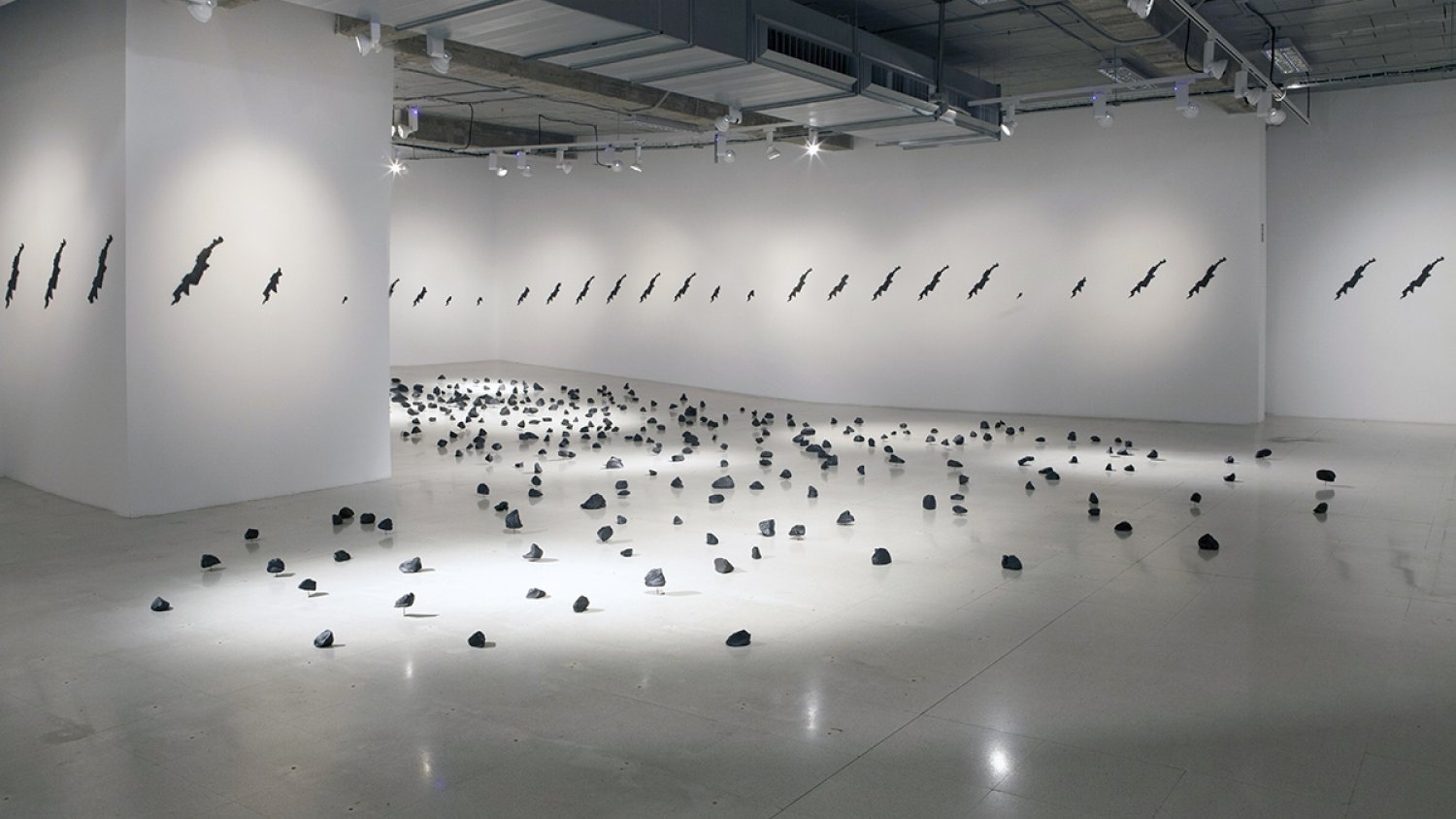 Victoria Maldonado presenta sus trabajos de cerámica con barro negro en la Sala de Exposiciones de Bellas Artes