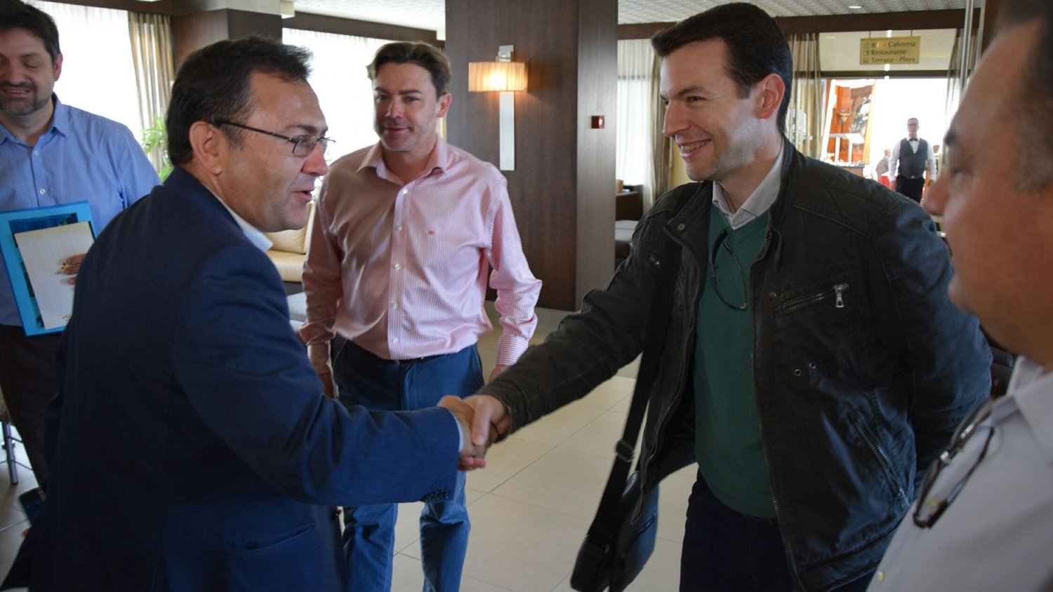 Heredia destaca en Rincón de la Victoria la agilización de las concesiones de chiringuitos por parte del Gobierno andaluz