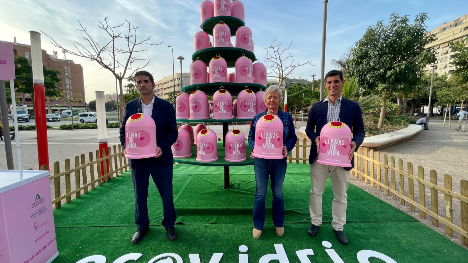 El Ayuntamiento y Ecovidrio presentan la campaña 'recicla vidrio por ellas' junto a la Fundación Sandra Ibarra