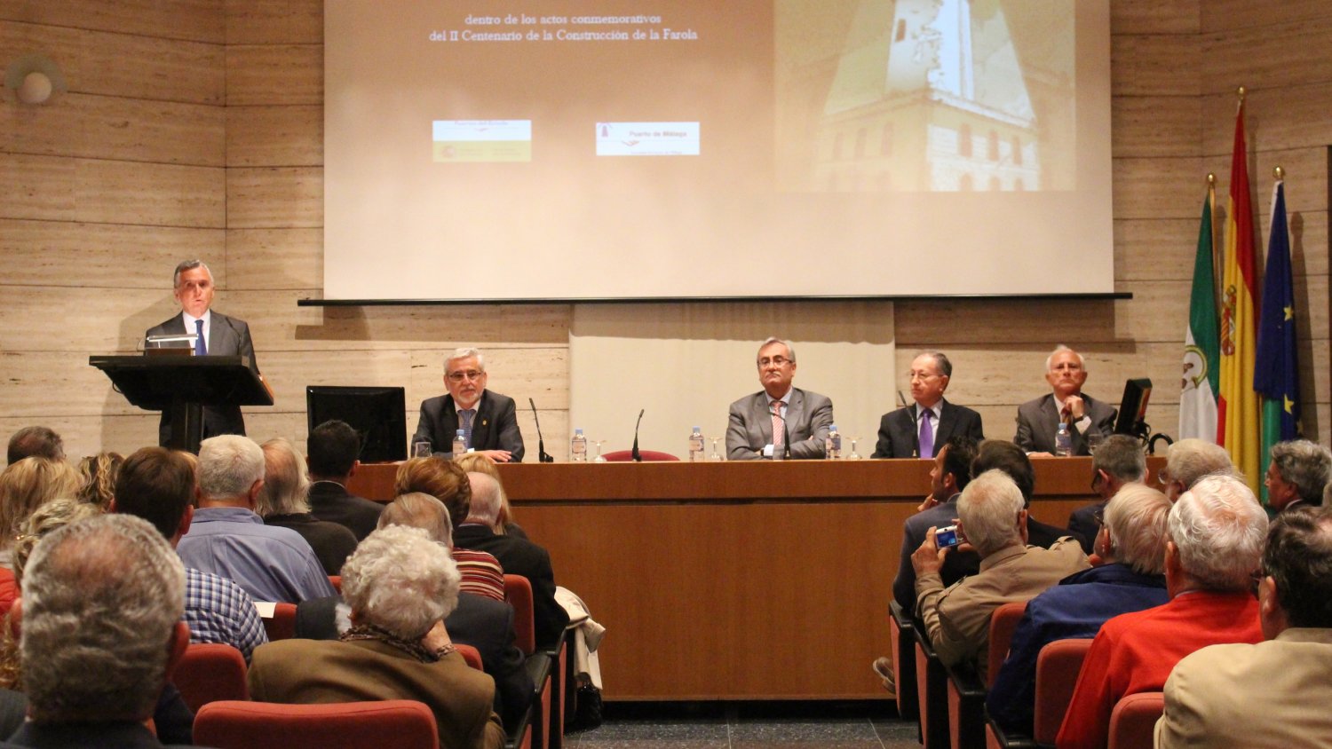 El Puerto de Málaga y Puertos del Estado presentan el libro 'Joaquín María Pery y Guzmán y la Málaga que fue (1800/1835)' para conmemorar el bicentenario de La Farola