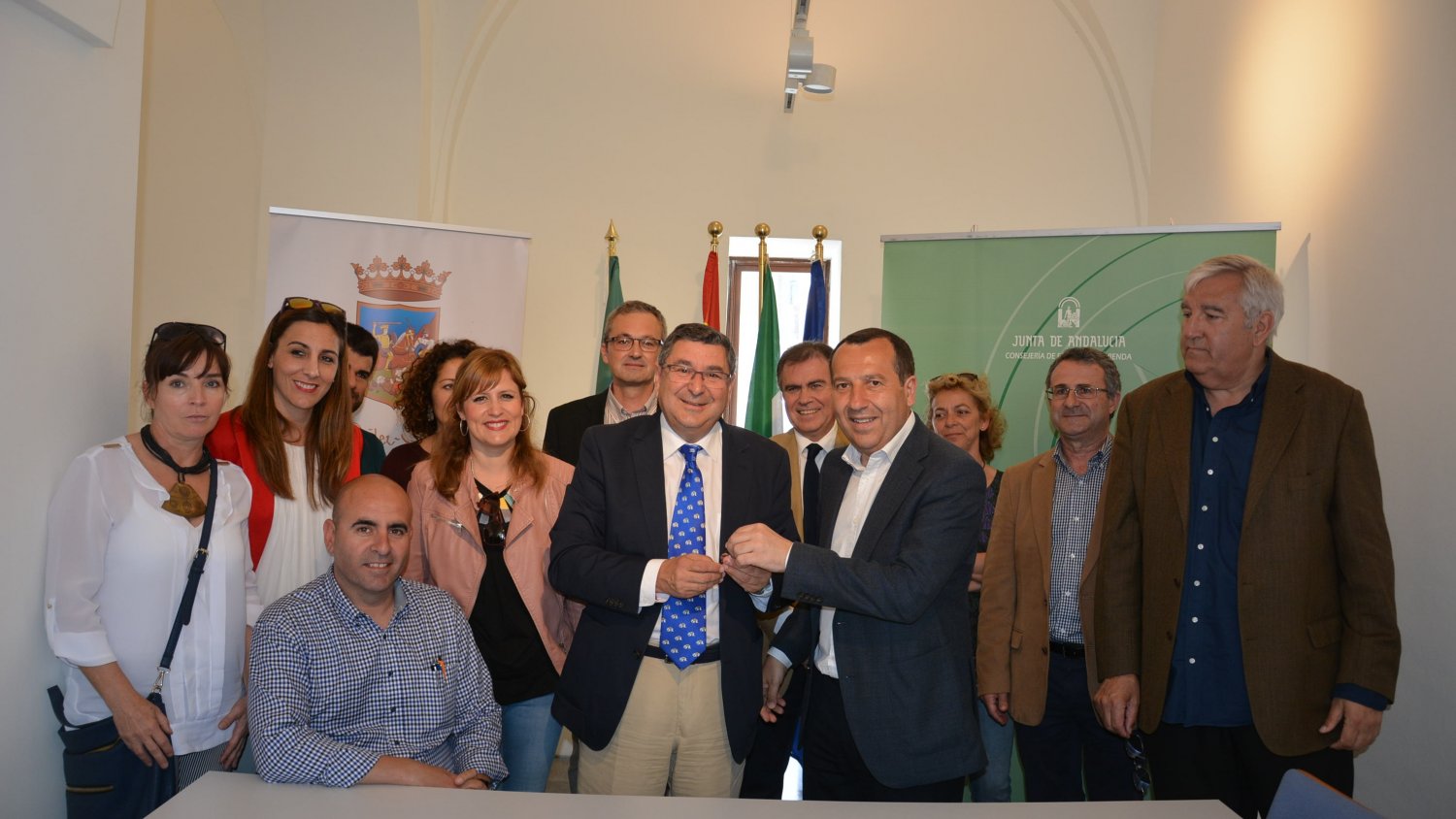 La Junta de Andalucía entrega al Ayuntamiento las llaves del antiguo edificio del Pósito de Vélez-Málaga