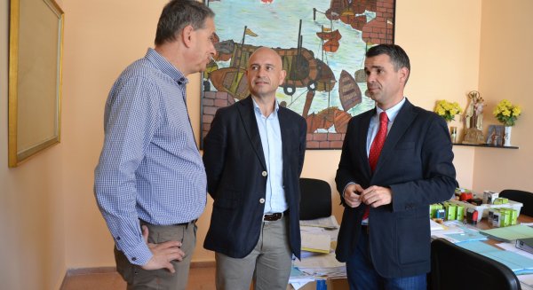 Ayuntamiento y Junta de Andalucía muestran su respaldo al sector de la acuicultura en Marbella