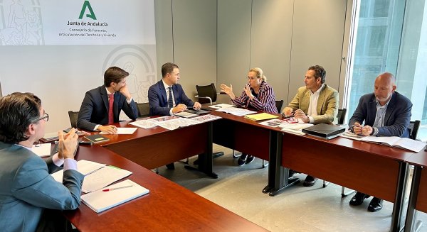 Fuengirola y la Junta de Andalucía avanzan en la futura reordenación de la Estación de Autobuses