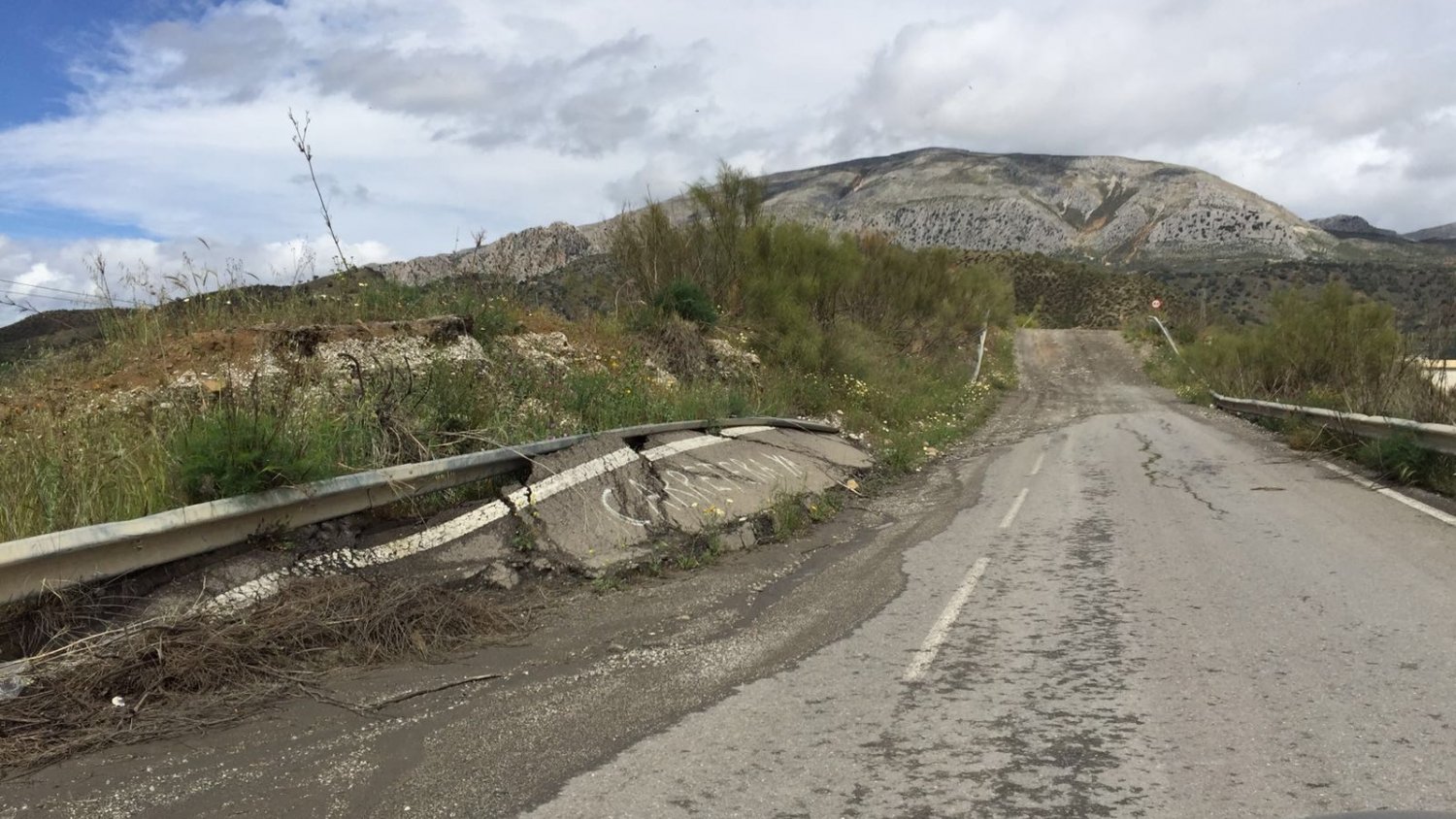 La Junta aún no ha reparado los desperfectos provocados en Álora por las inundaciones de 2012