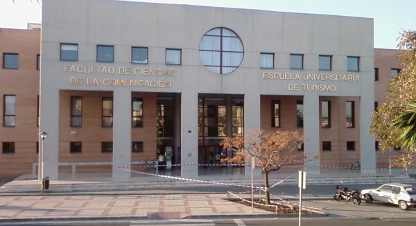 La coordinadora del IAJ participa en las jornadas de puertas abiertas que desarrolla la UMA para futuros alumnos