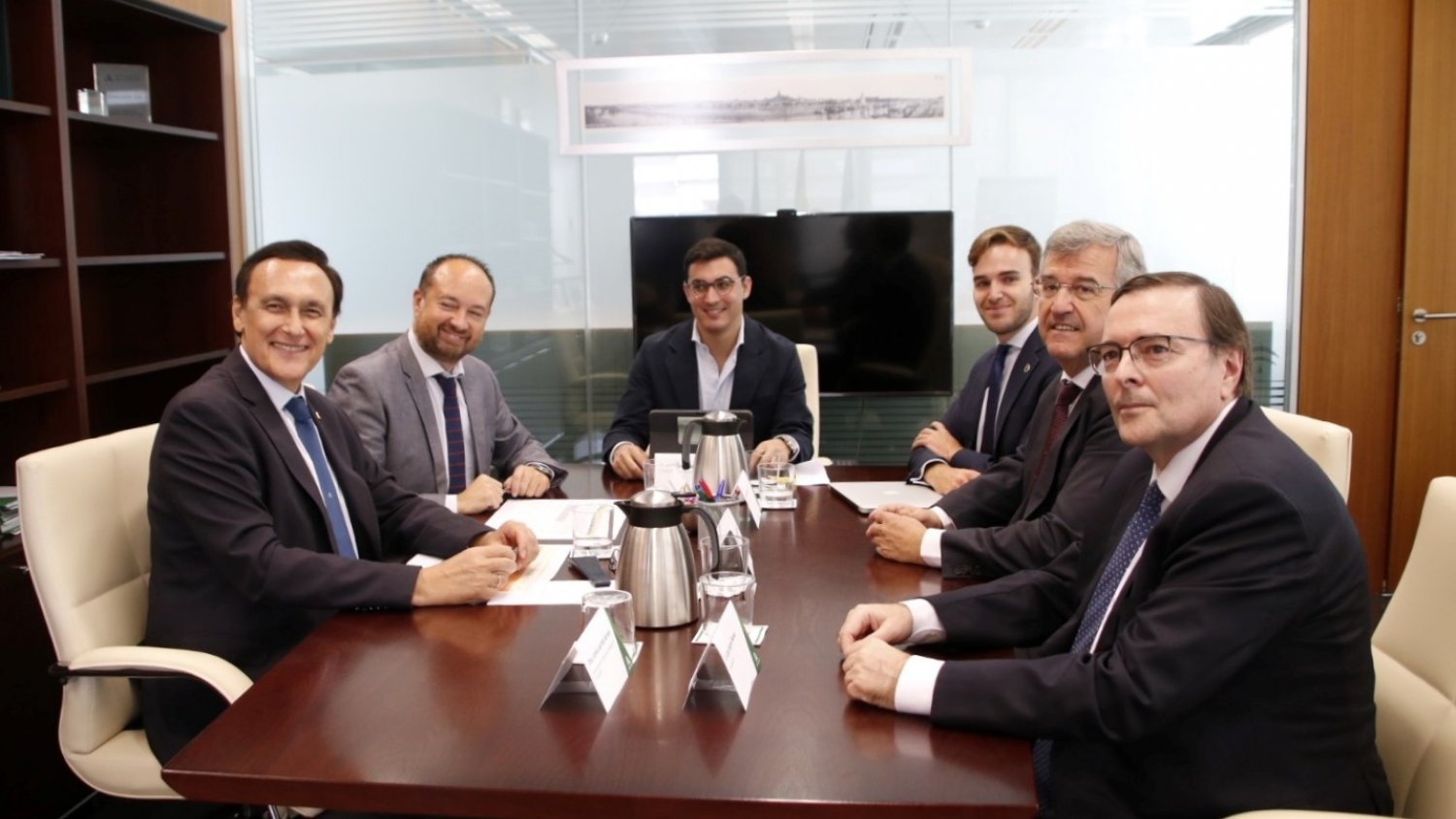 García Urbano se reúne con el consejero de Universidad para impulsar el proyecto universitario en Estepona