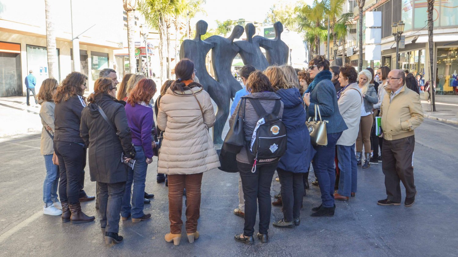 Un total de 160 alumnos del Centro Cultural Pablo Ruiz Picasso visitan la exposición de Elena Laverón