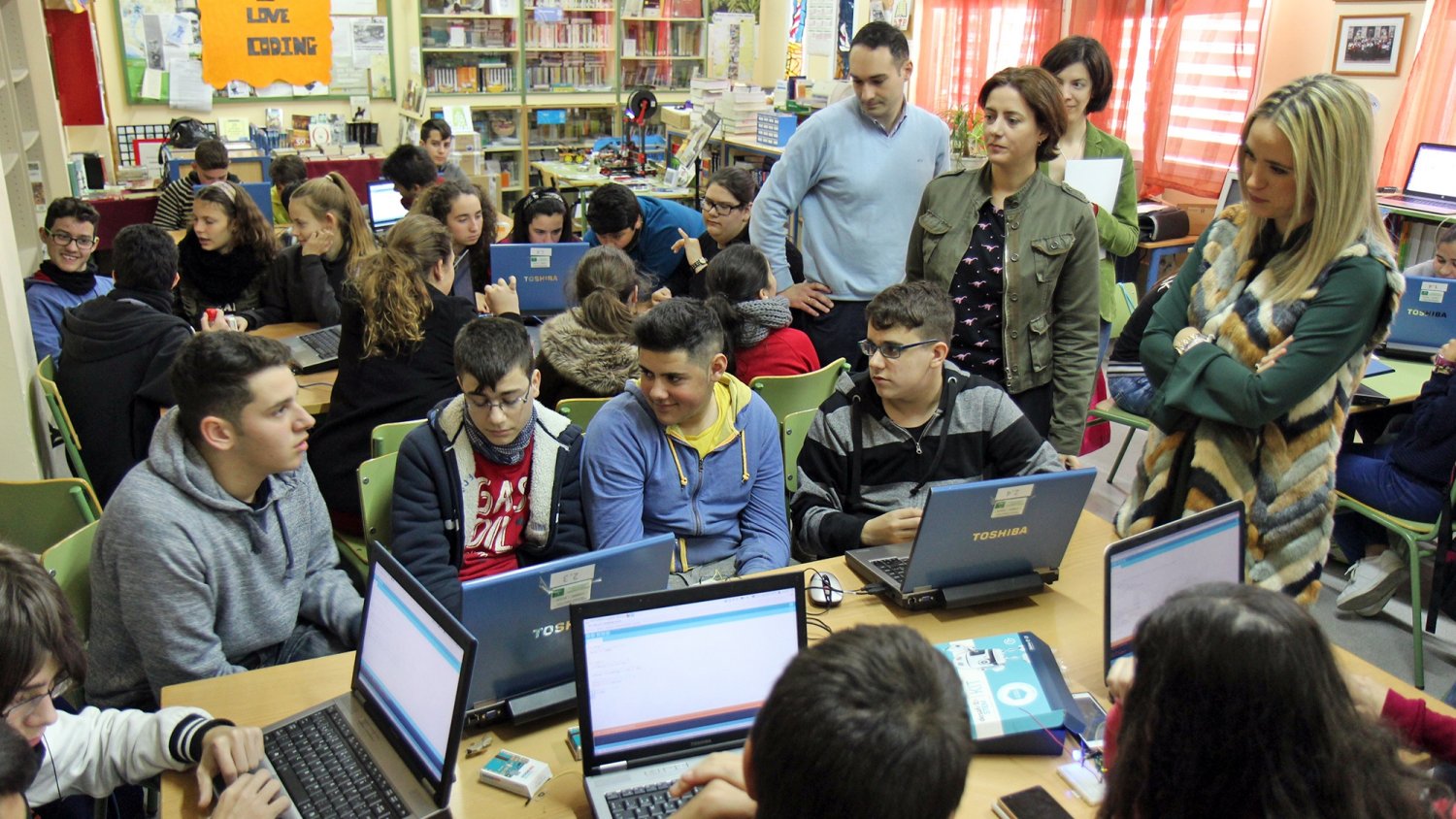 Escolares de Secundaria y Bachillerato aprenden robótica y programación mediante la práctica