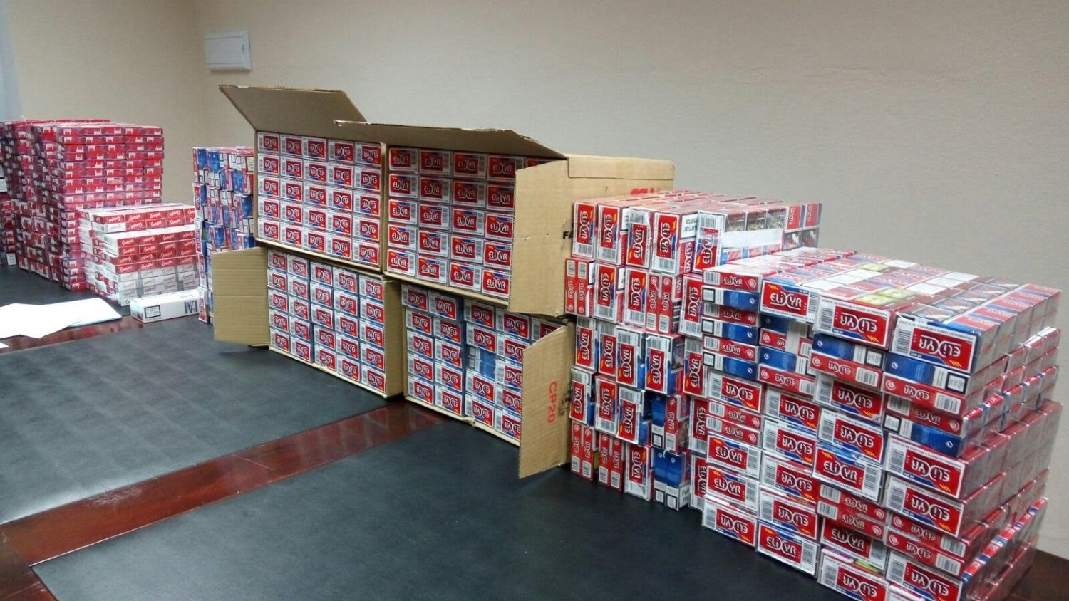 La Policía Local de Vélez-Málaga interviene cerca de 2.600 cajetillas de tabaco de contrabando