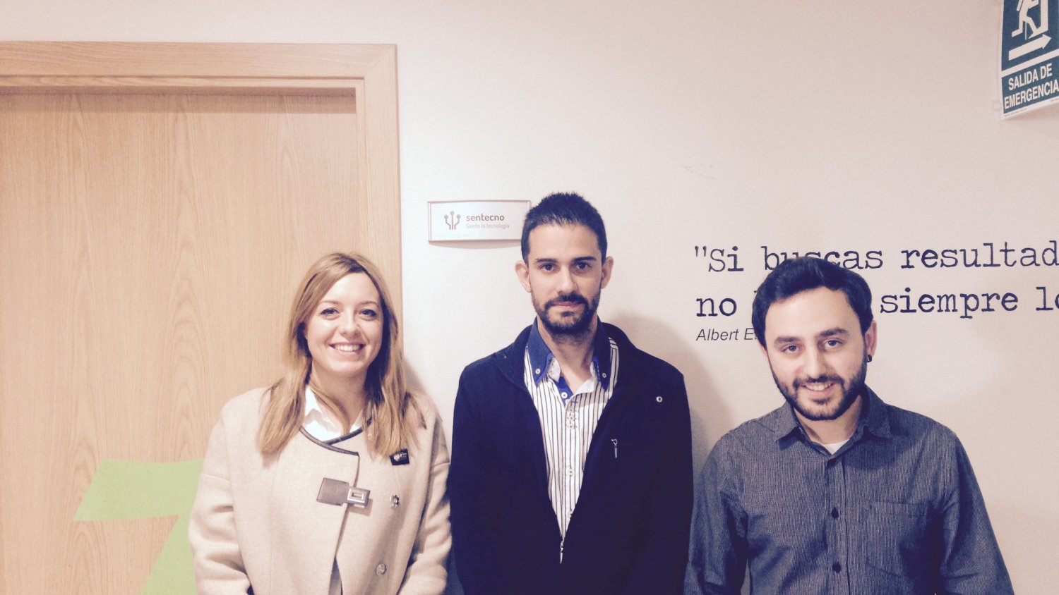 La coordinadora provincial del IAJ visita la empresa Sentecno para su puesta en marcha