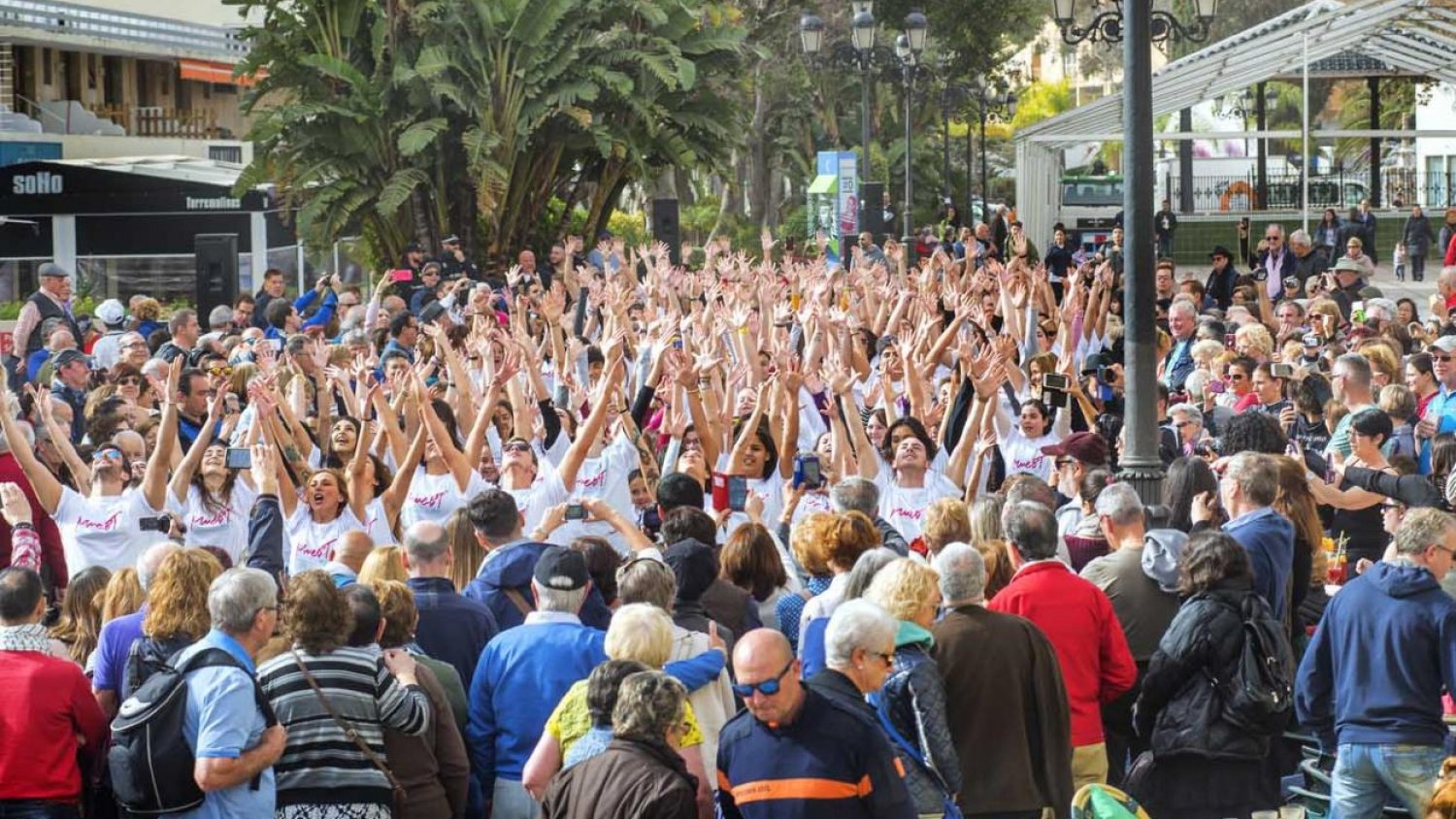 Un flashmob de Myriam Benedited inaugura la I Muestra de Baile de Torremolinos