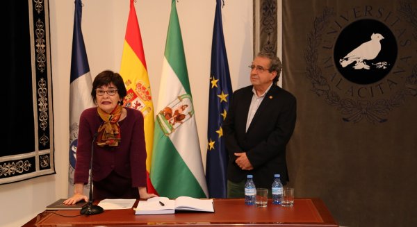 Tecla Lumbreras toma posesión como vicerrectora de cultura y deporte de la universidad de Málaga