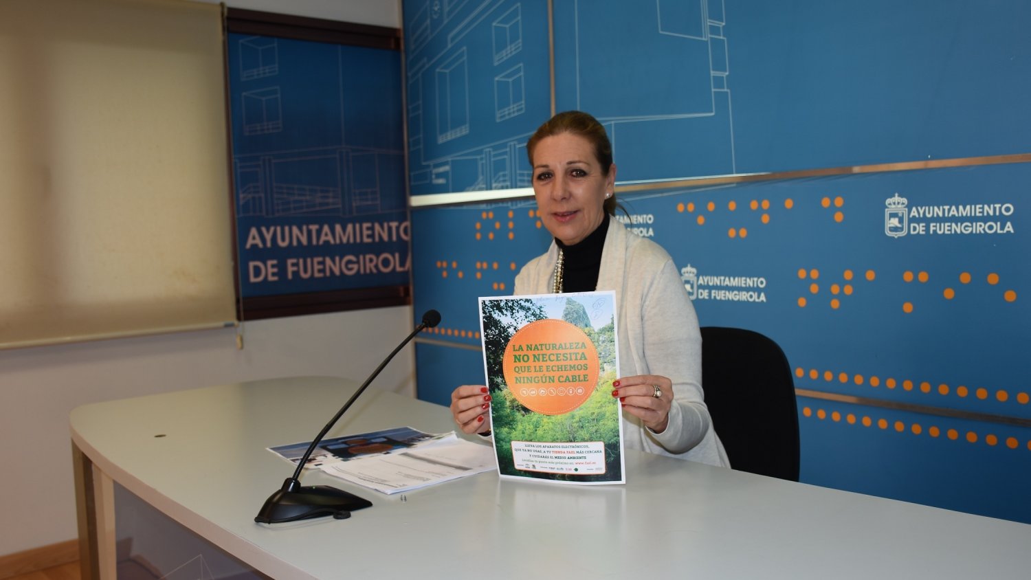 Campaña de concienciación sobre reciclaje de electrodomésticos en la plaza Reyes Católicos