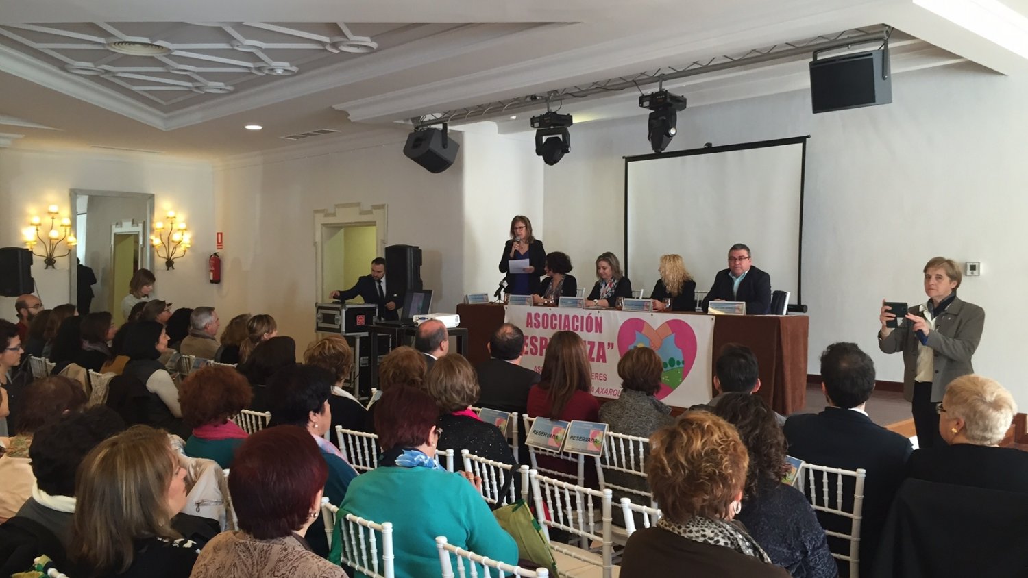 El Área Sanitaria Este de la provincia acoge una jornada sobre estilos de vida saludable en cáncer de mama