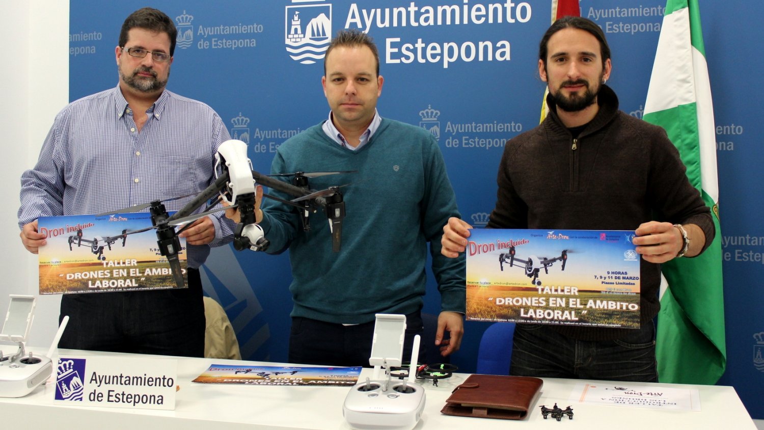 Estepona celebra un taller para informar sobre las posibilidades laborales que ofrece el pilotaje de drones