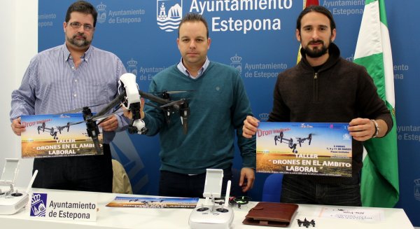 Estepona celebra un taller para informar sobre las posibilidades laborales que ofrece el pilotaje de drones