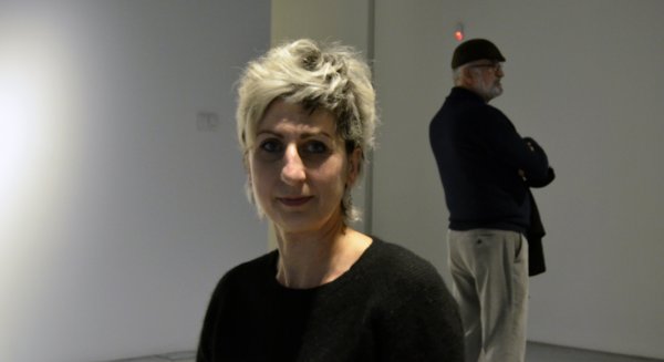 Anne Collod recrea la Performance Blank Placard Dance con una manifestación