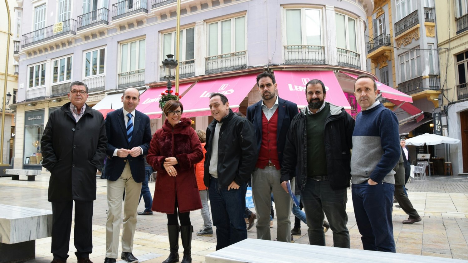 El PSOE muestra su apoyo a los hosteleros malagueños y defiende a este sector generador de empleo