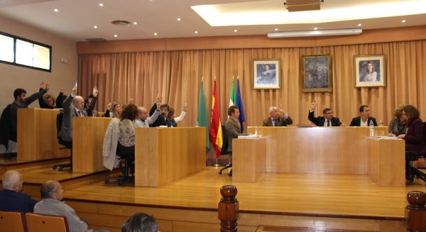 Vélez-Málaga aprueba el presupuesto municipal que incrementa el gasto social en un 30,5%