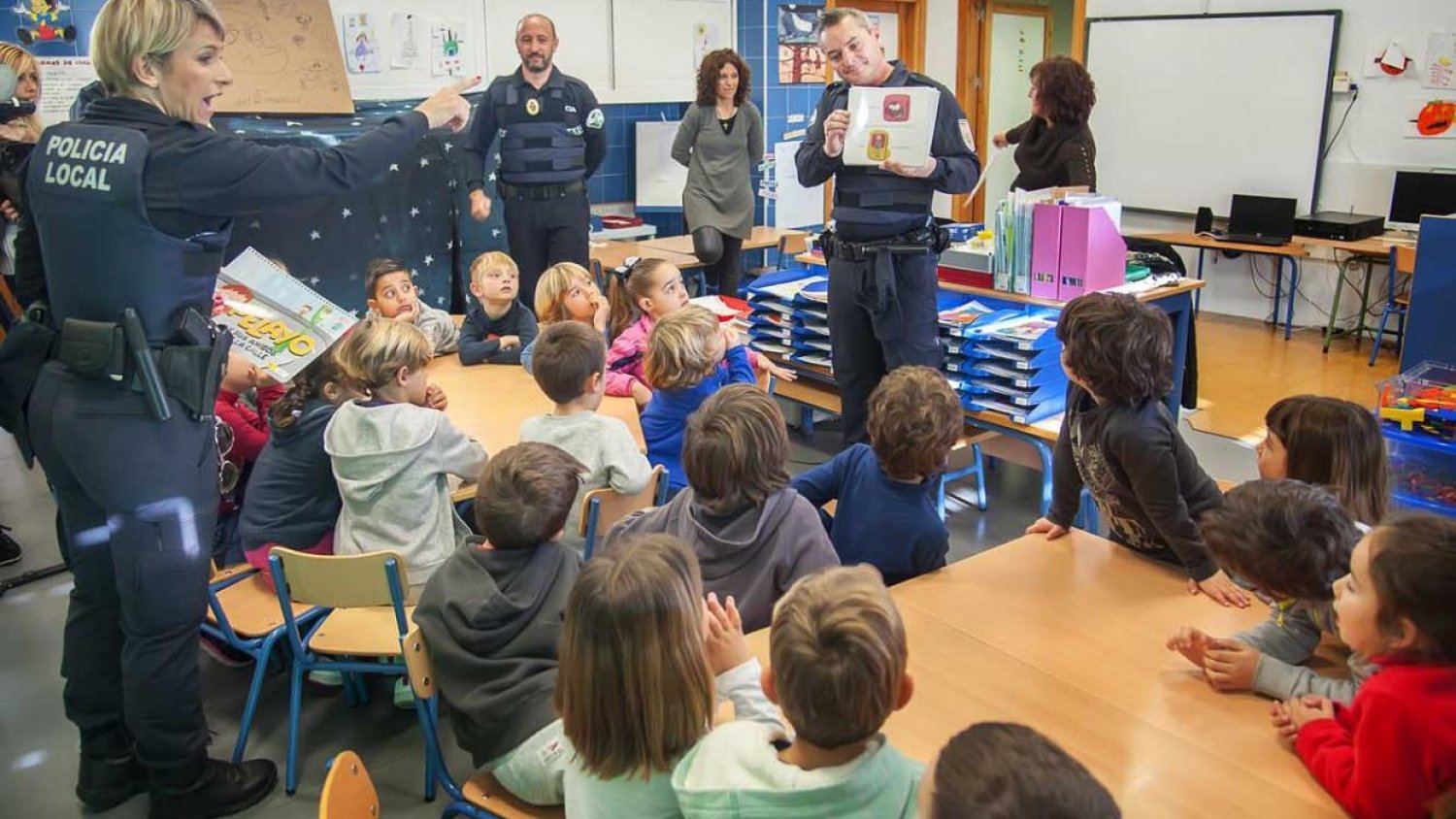 Medio centenar de niños se convierten en ‘Agentes Infantiles de Policía’