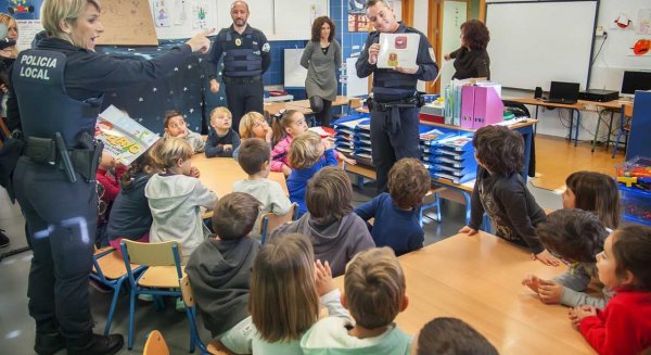 Medio centenar de niños se convierten en ‘Agentes Infantiles de Policía’