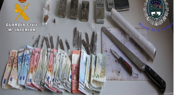 La Guardia Civil y Policía Local desarticulan un punto de  venta de droga en Rincón de la Victoria