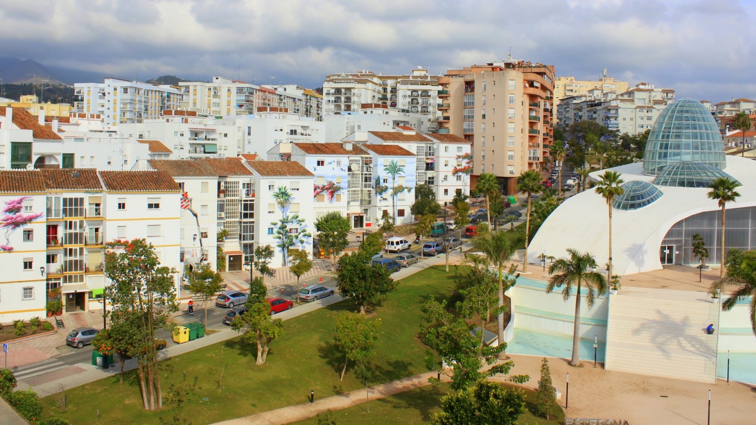 Estepona realiza un conjunto de murales junto al Parque Botánico de más de 4.200 metros cuadrados