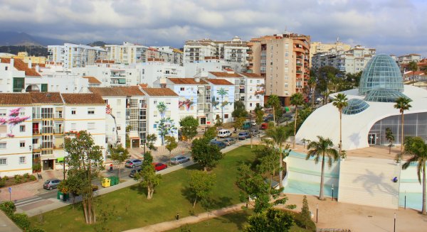 Estepona realiza un conjunto de murales junto al Parque Botánico de más de 4.200 metros cuadrados
