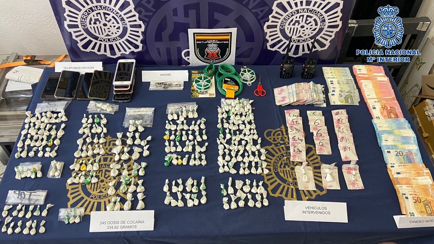 Desmantelada una tienda de ‘souvernirs’ en Benalmádena que funcionaba como punto de venta de drogas