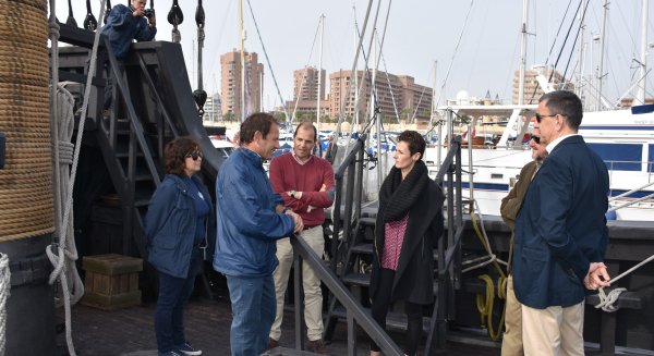 La Nao Victoria atraca en el puerto deportivo de Fuengirola
