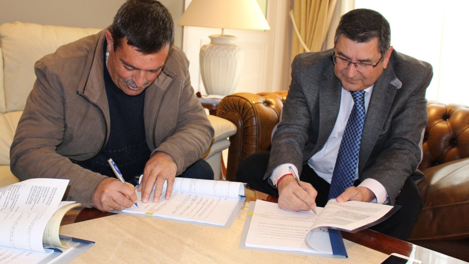 El Ayuntamiento firma el contrato de las obras de reforma en las instalaciones de la Policía Local