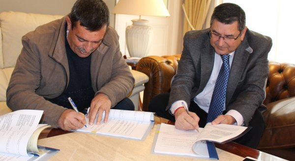 El Ayuntamiento firma el contrato de las obras de reforma en las instalaciones de la Policía Local