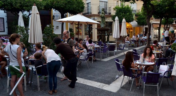 Estepona aumenta un 40% las licencias de apertura de comercios durante 2015