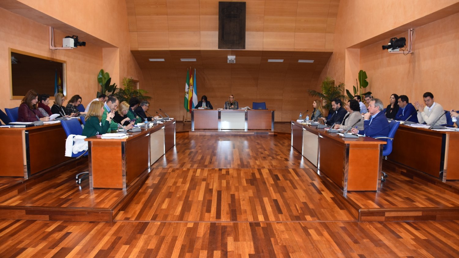 Fuengirola aprueba una moción institucional en apoyo a La Cónsula, La Fonda y CIO Mijas