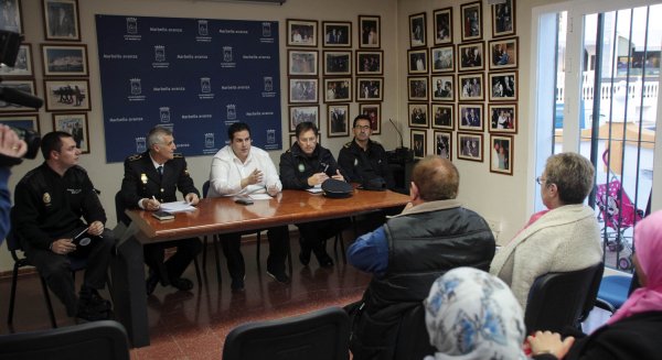 El Ayuntamiento y los cuerpos policiales atienden las demandas de los colectivos vecinales de Nueva Andalucía