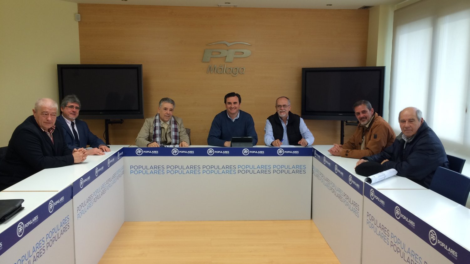 El PP traslada a los vecinos su compromiso de que el metro llegue hasta el PTA