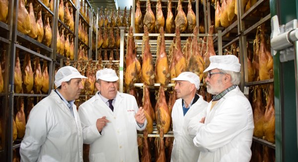 La Junta muestra su apoyo al sector cárnico para hacer frente al veto del mercado ruso
