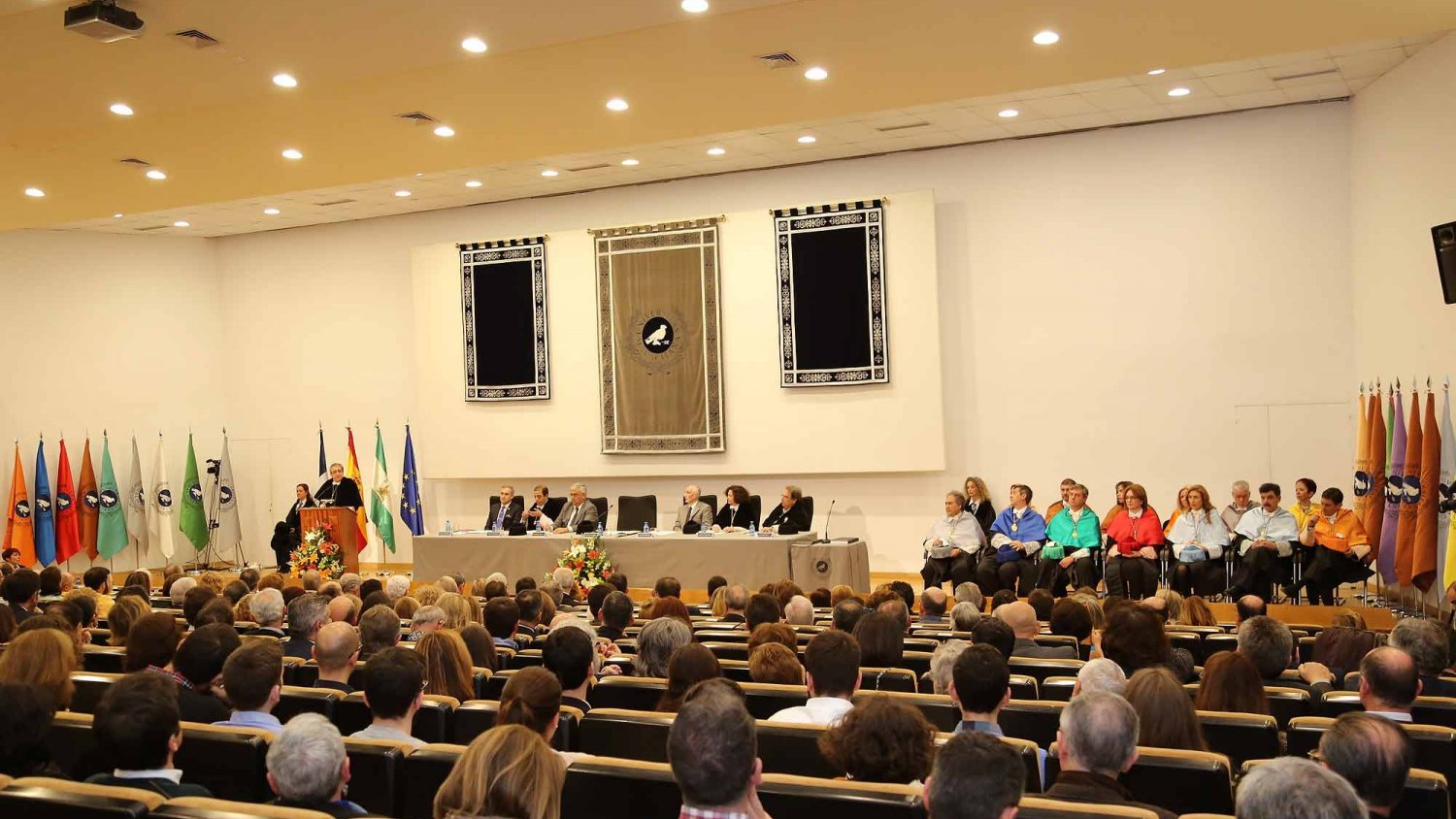 El rector pide más vinculación con la UMA