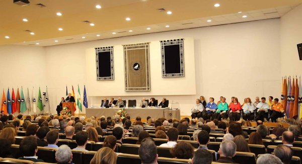 El rector pide más vinculación con la UMA
