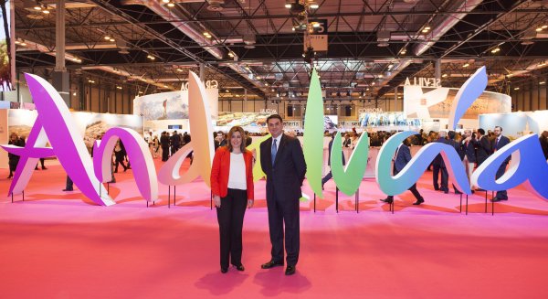 Susana Díaz: 'Andalucía batió su récord de visitas en 2015 con casi 26 millones de turistas'