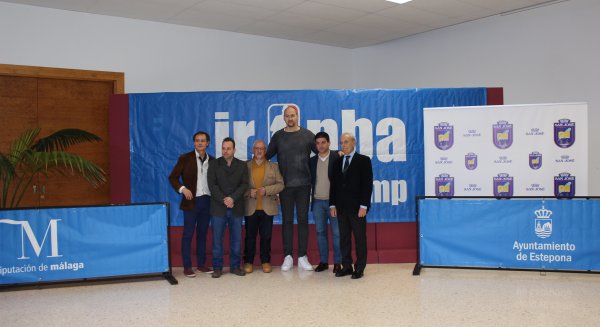 El ex de los Celtics, Dino Radja, apadrina el único campus NBA  de España