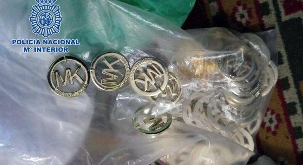 La Policía Nacional desarticula una organización que falsificaba prendas de ropa