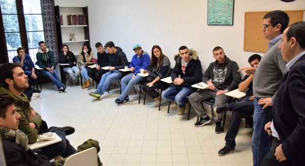 La Junta explica a trabajadores y alumnos de La Cónsula y La Fonda la integración al SAE